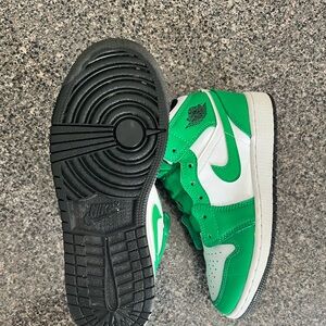 Air Jordon’s lucky green.. great condition!